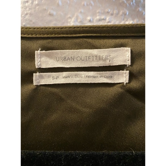 Green Satin Short Sleeve Top - Picture 6 of 7